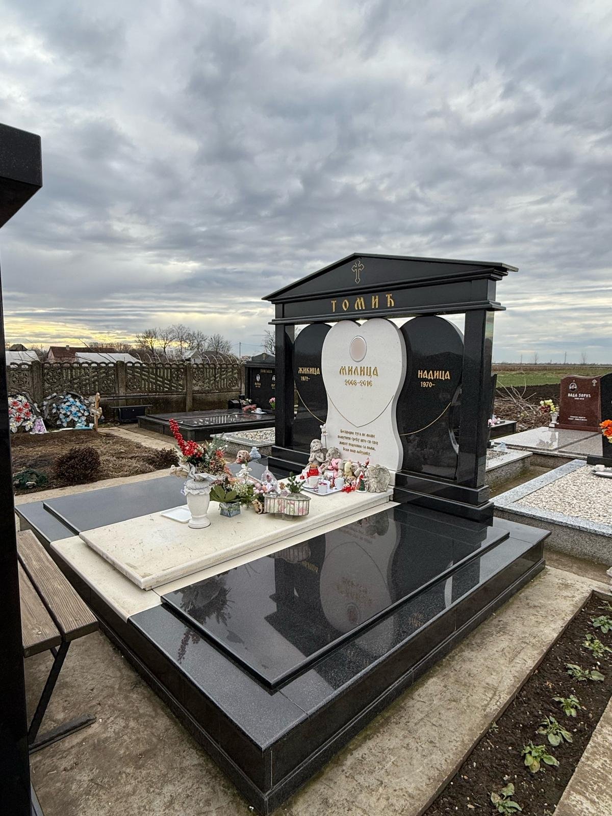 Spomenici za troje 3